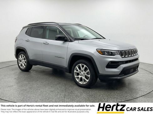 Used 2025 Jeep Compass Limited image 1