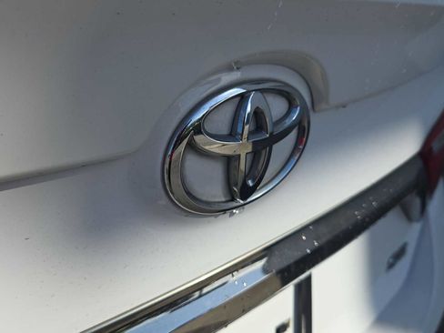 Used 2017 Toyota Camry LE image 12