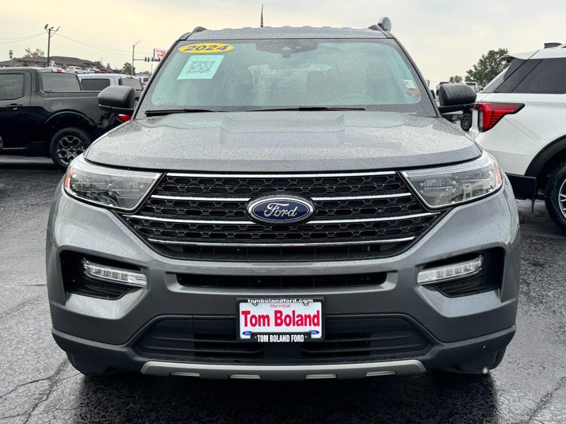 Used 2024 Ford Explorer XLT w/ Equipment Group 202A AWD/4WD image 9