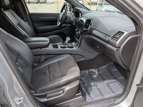 Used 2020 Jeep Grand Cherokee Altitude image 20