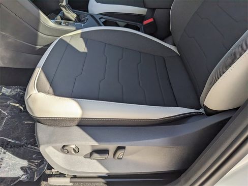 New 2025 Volkswagen Taos SE image 21