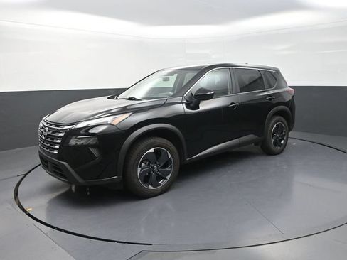 Used 2024 Nissan Rogue SV AWD/4WD image 3