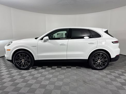 Used 2026 Porsche Cayenne E-Hybrid image 2