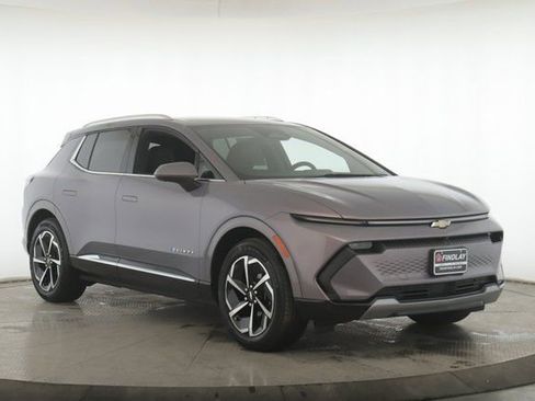 Used 2025 Chevrolet Equinox EV LT w/ Convenience Package image 2