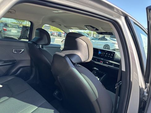Used 2025 Kia K4 LXS image 23