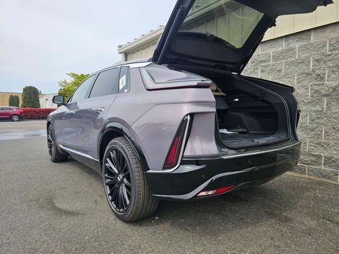 New 2026 Cadillac Lyriq Signature Luxury w/ LPO, Bronce Accent Package AWD/4WD image 7