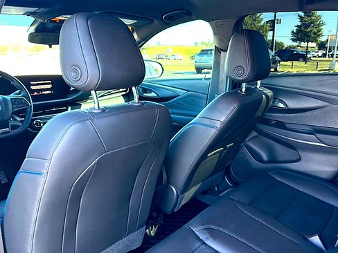Used 2024 Buick Envista Sport Touring w/ Convenience I Package FWD image 17