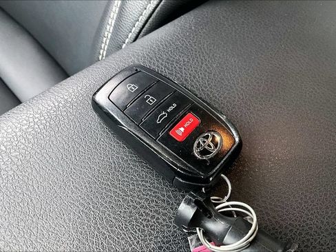 Used 2025 Toyota Camry SE w/ Convenience Package AWD/4WD image 13