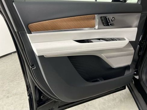 Used 2026 Cadillac Vistiq Sport image 23