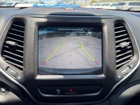 Used 2019 Jeep Cherokee Trailhawk w/ Cold Weather Group AWD/4WD image 29