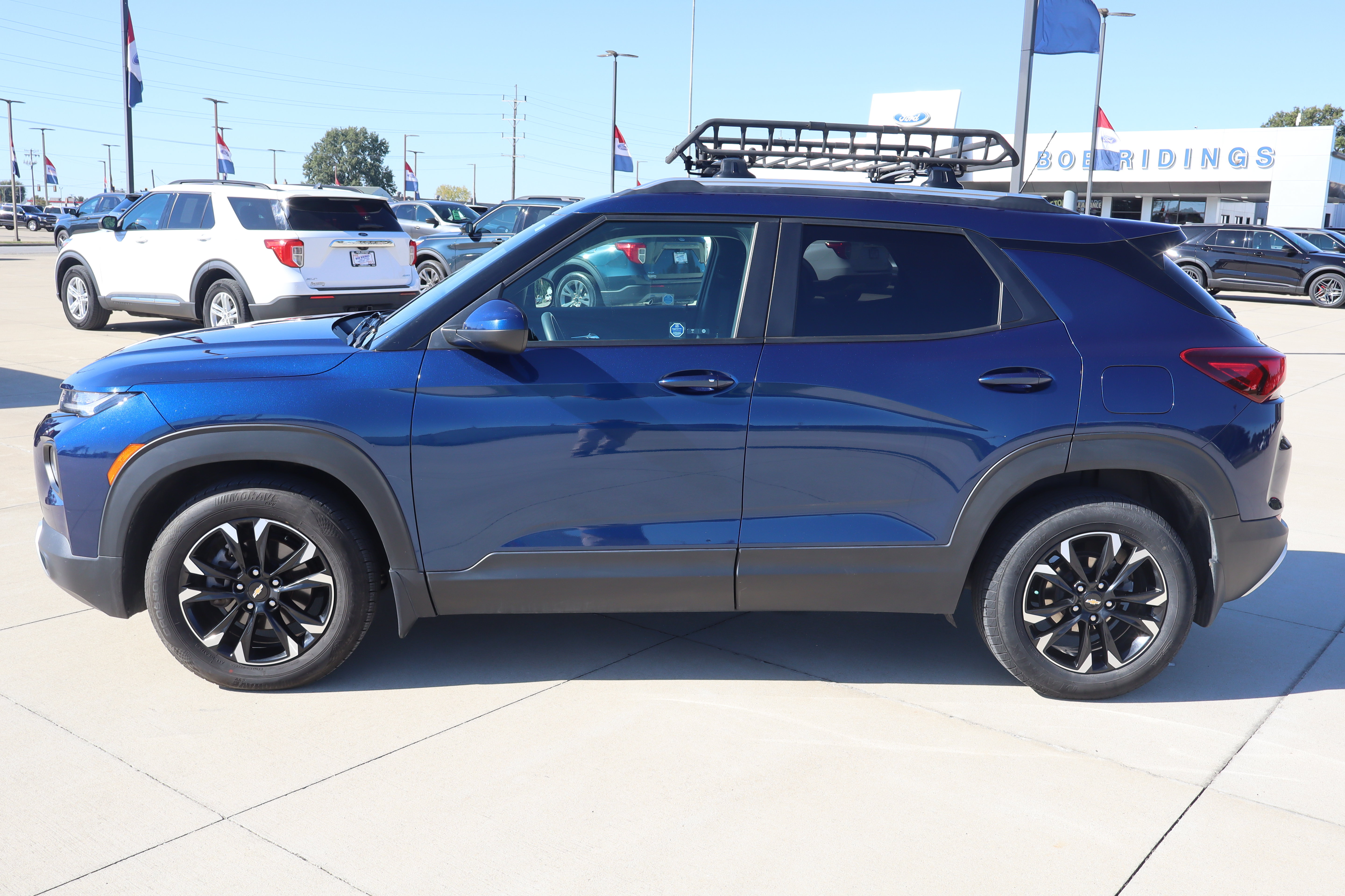 Used 2022 Chevrolet TrailBlazer LT w/ LPO, Blackout Package FWD image 8
