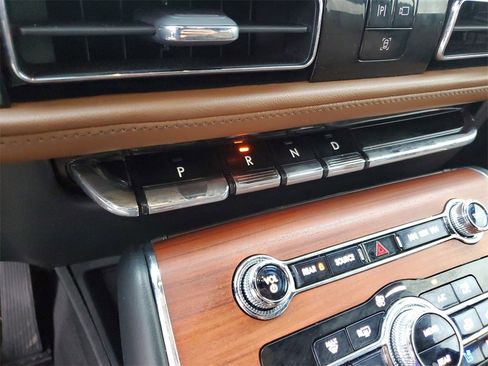 Certified 2023 Lincoln Aviator Reserve w/ Equipment Group 201A image 28