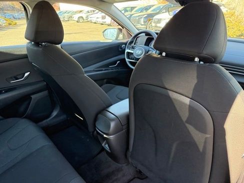 Certified 2025 Hyundai Elantra SE image 25