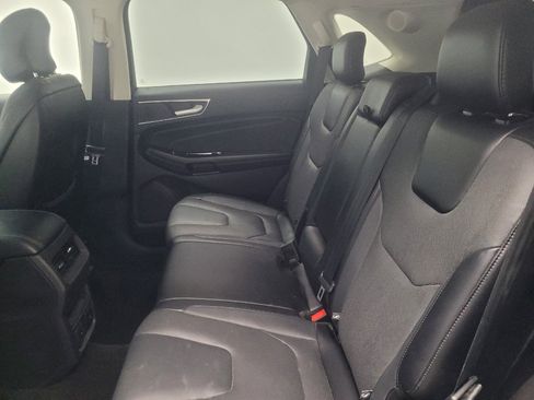 Used 2018 Ford Edge Titanium w/ Equipment Group 301A AWD/4WD image 18