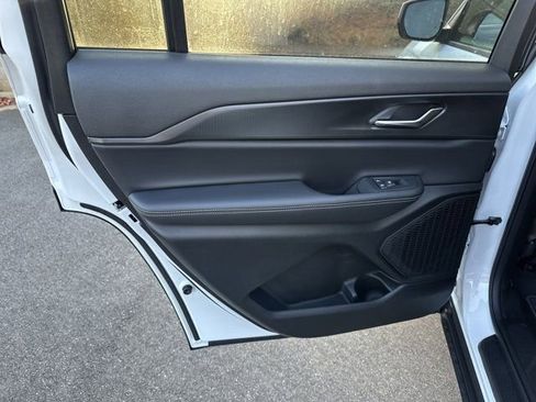 New 2025 Jeep Grand Cherokee L Laredo image 20