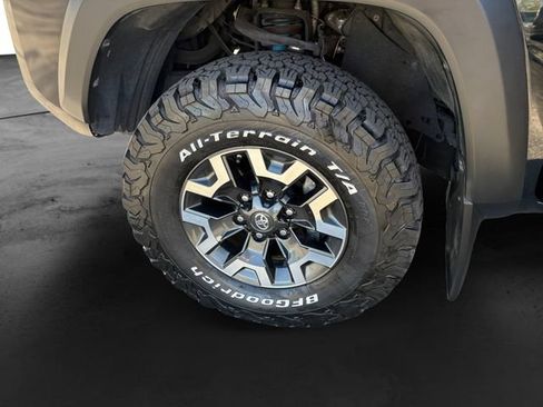 Certified 2019 Toyota Tacoma TRD Off-Road w/ Technology Package AWD/4WD image 11