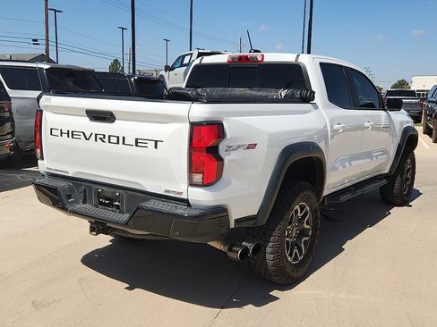 Used 2024 Chevrolet Colorado ZR2 w/ ZR2 Convenience Package III AWD/4WD image 3
