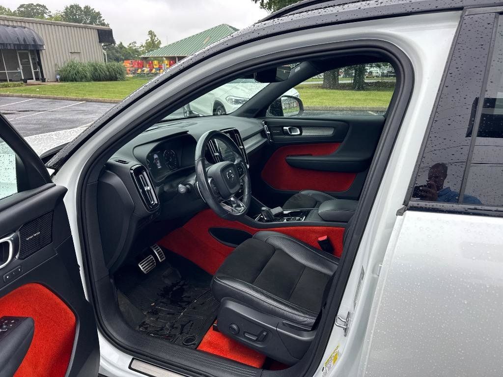 Used 2019 Volvo XC40 T5 R-Design AWD/4WD image 4