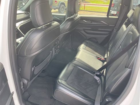 Used 2024 Jeep Grand Cherokee Altitude image 16