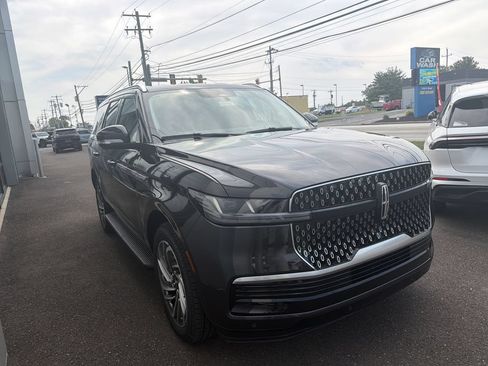 New 2027 Lincoln Navigator Premiere AWD/4WD image 4