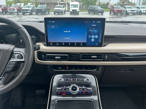 Used 2023 Lincoln Nautilus Reserve AWD/4WD image 16