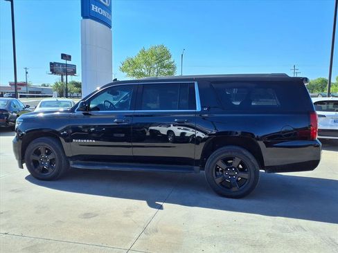 Used 2020 Chevrolet Suburban LT w/ Luxury Package image 22