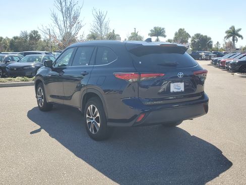 Used 2021 Toyota Highlander XLE image 4