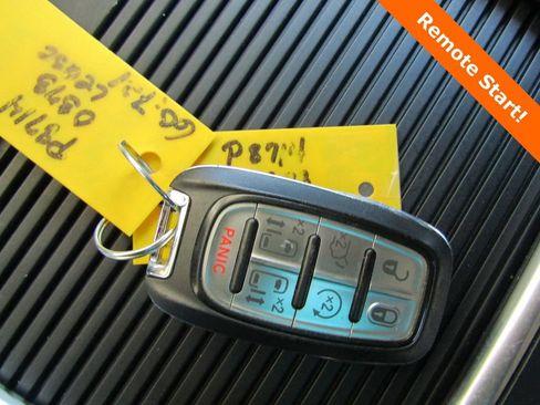 Used 2023 Chrysler Pacifica Touring-L FWD image 20