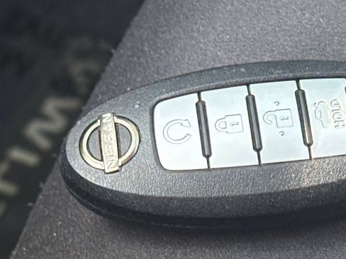 Used 2025 Nissan Altima 2.5 SV FWD image 25