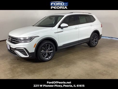 Used 2024 Volkswagen Tiguan SE w/ Panoramic Sunroof Package AWD/4WD image 1