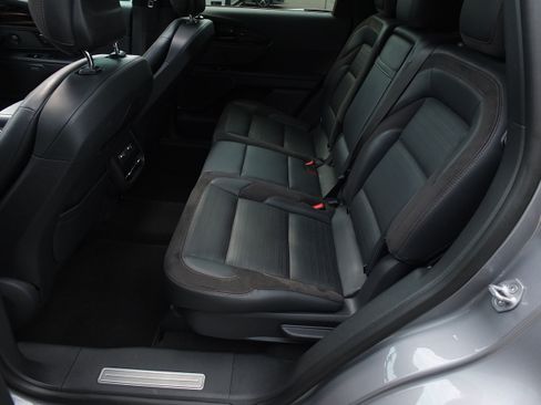 Used 2024 Lincoln Nautilus Reserve w/ Equipment Group 202A AWD/4WD image 13