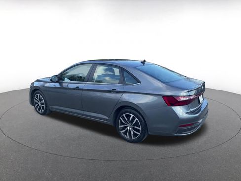 Used 2025 Volkswagen Jetta SE image 9