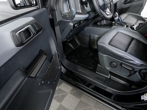 Used 2024 Ford Bronco Black Diamond image 7