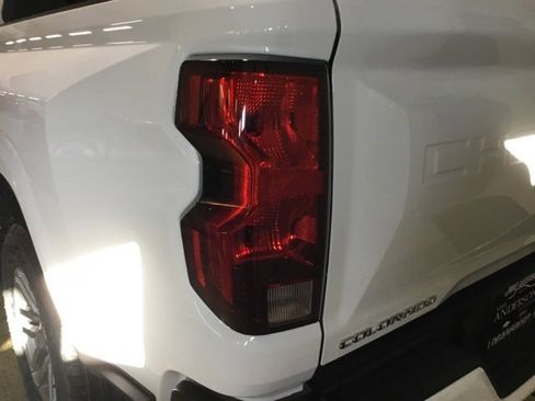 New 2024 Chevrolet Colorado LT w/ LT Convenience Package II image 15