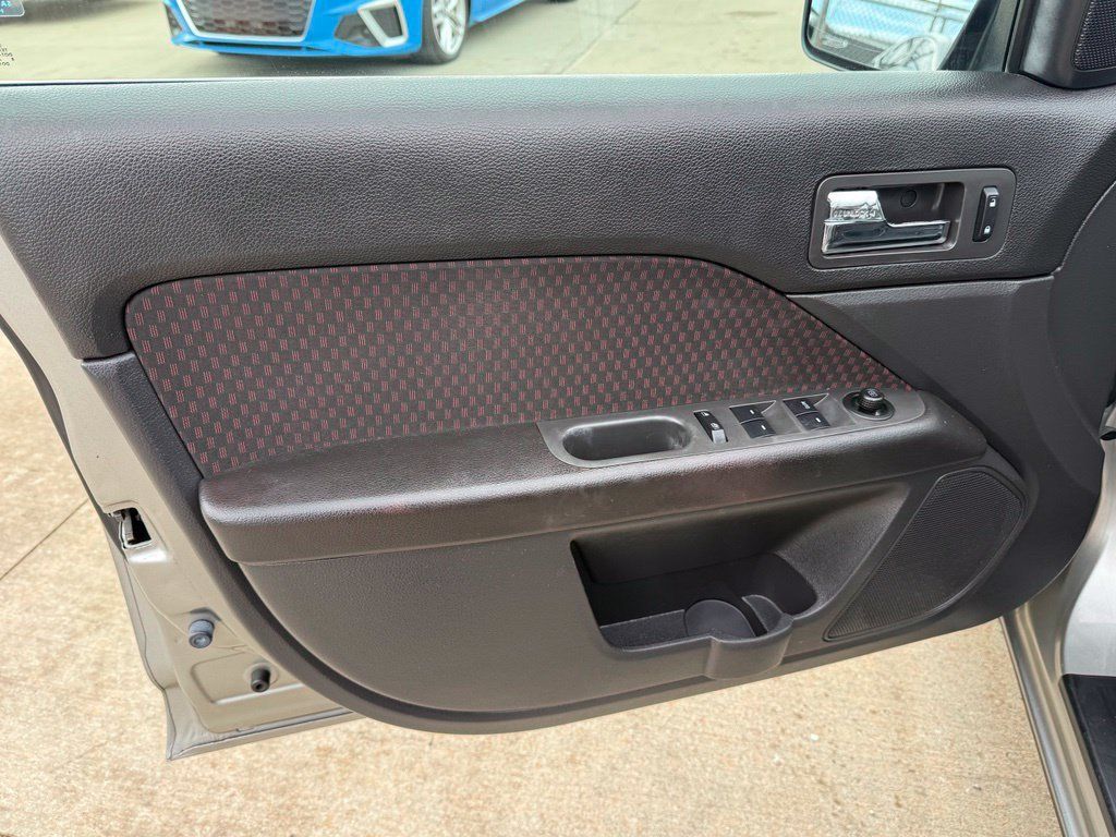 Used 2009 Ford Fusion SEL FWD image 25
