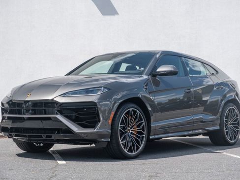 Used 2025 Lamborghini Urus SE AWD/4WD image 2