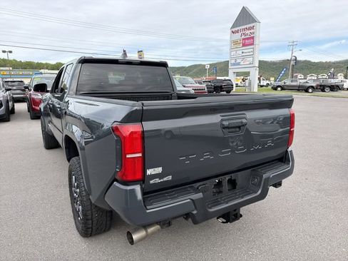 Used 2024 Toyota Tacoma SR5 AWD/4WD image 9