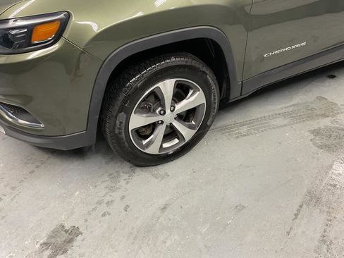Used 2020 Jeep Cherokee Limited image 6