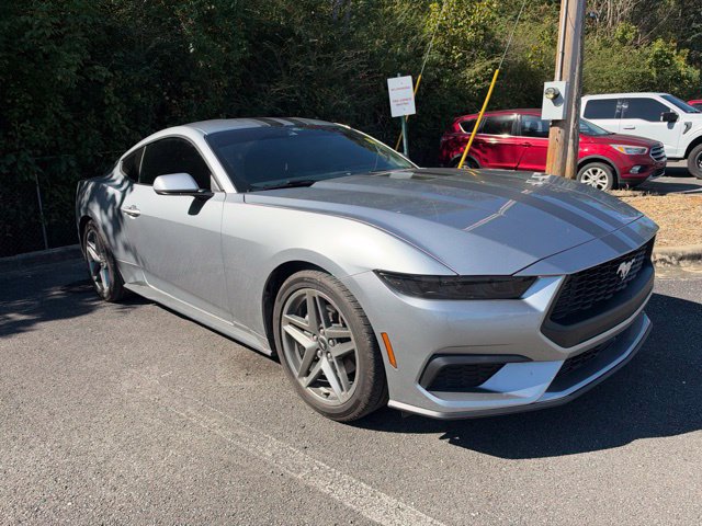 Used 2025 Ford Mustang Coupe RWD image 3