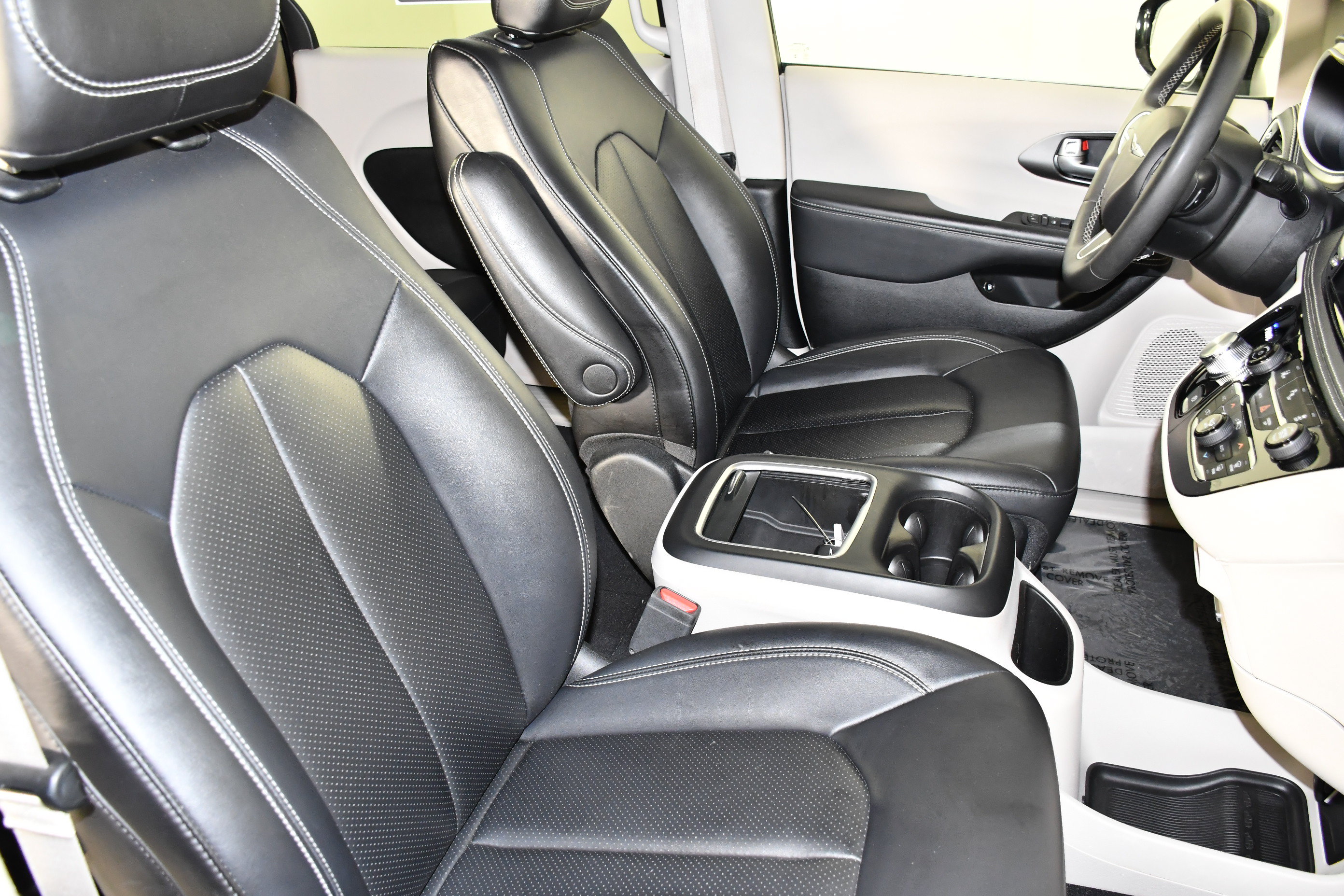Used 2024 Chrysler Pacifica Limited FWD image 41
