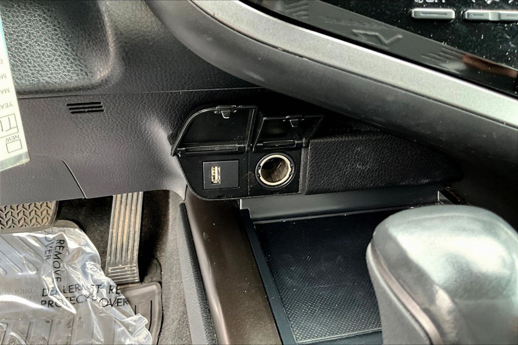 Used 2021 Toyota Camry SE FWD image 18