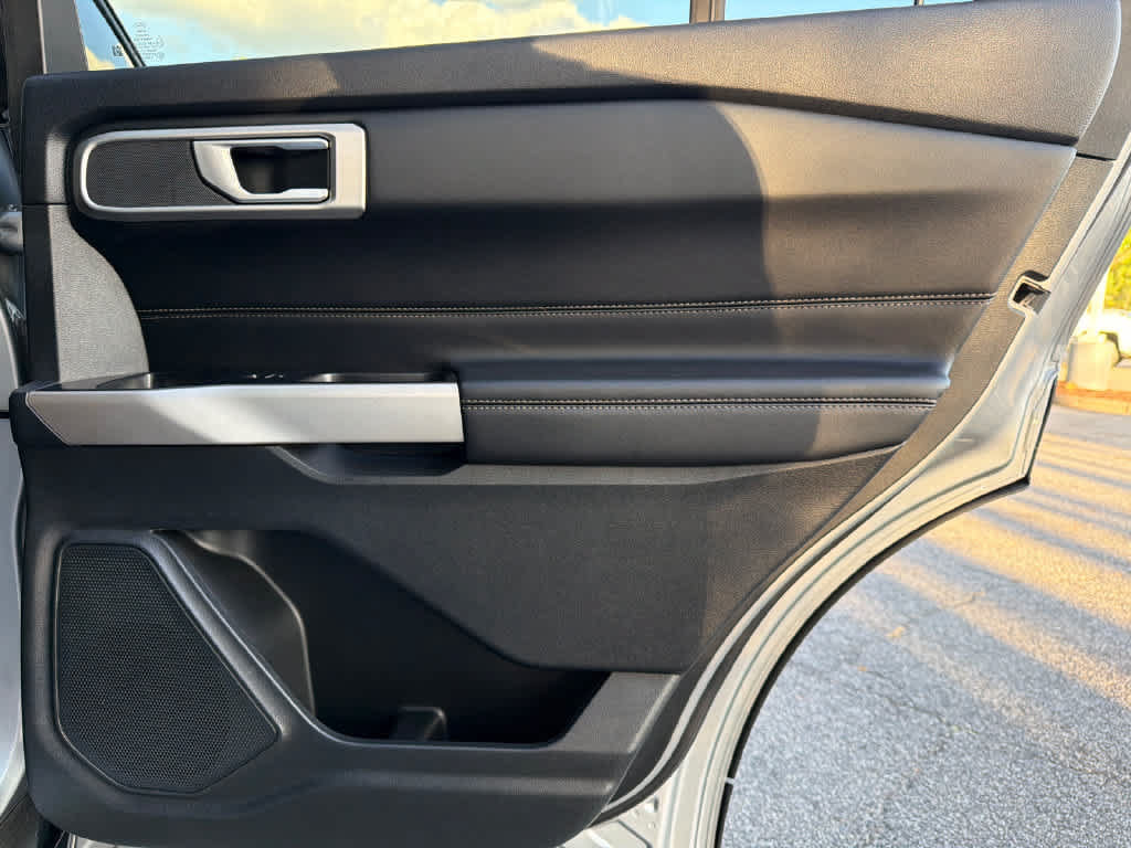 Certified 2023 Ford Explorer XLT RWD image 17