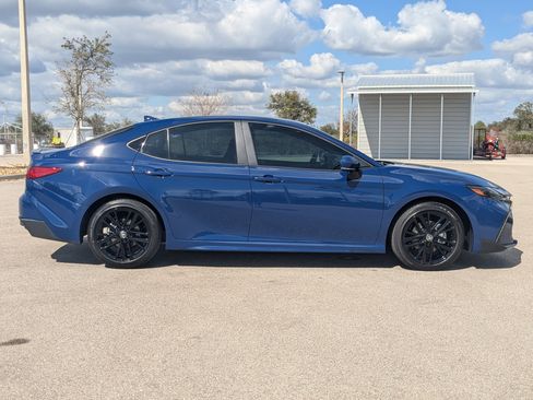 Used 2026 Toyota Camry SE w/ Convenience Package image 4