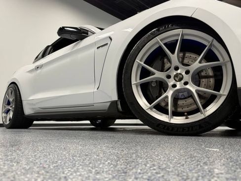 Used 2016 Ford Mustang Shelby GT350 w/ Technology Package RWD image 3