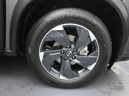 Used 2025 Nissan Rogue SV image 29