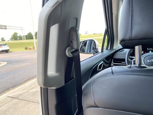 Used 2025 Kia Carnival FWD image 53