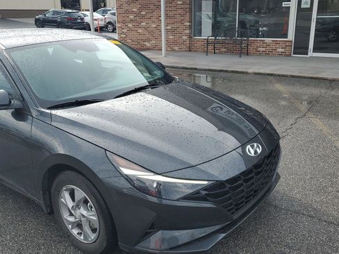 Certified 2023 Hyundai Elantra SE image 7