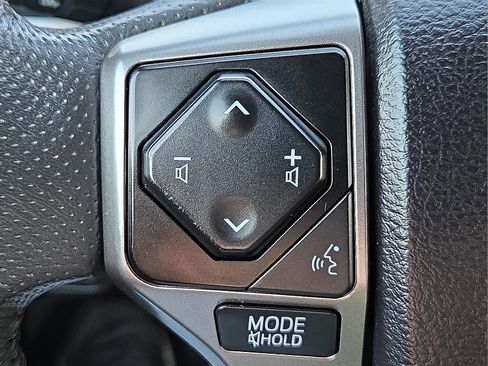 Used 2021 Toyota Tacoma Limited image 21