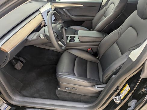 Used 2023 Tesla Model Y Long Range image 5