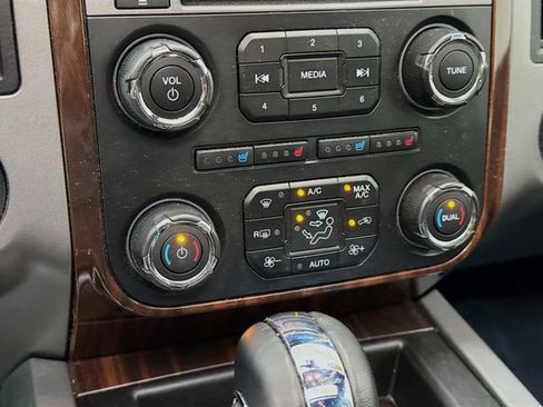 Used 2017 Ford Expedition Platinum AWD/4WD image 17